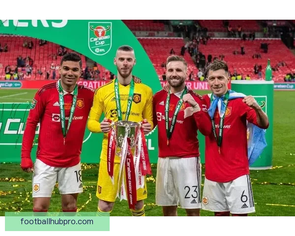曼联滕哈格更衣室管理再陷争议英媒披露队内矛盾升级多名球员关系持续紧张